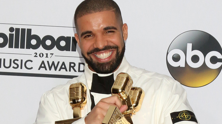 Drake smiling Grammy Awards statues