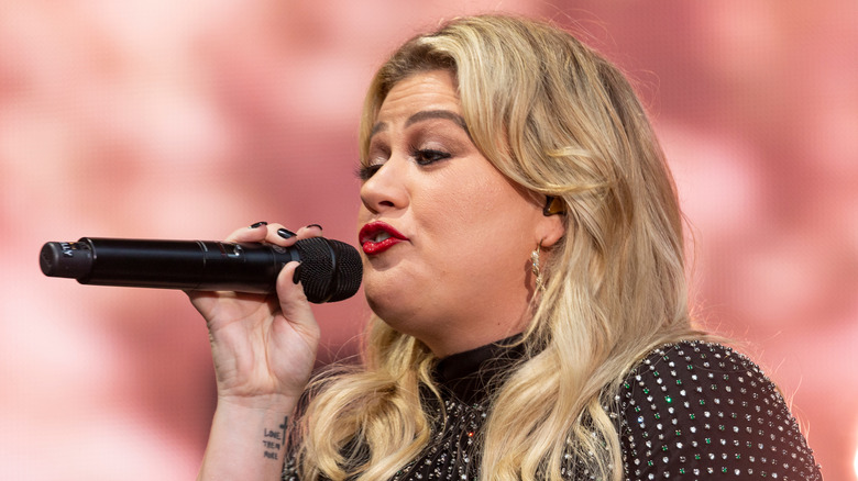 Kelly Clarkson performing