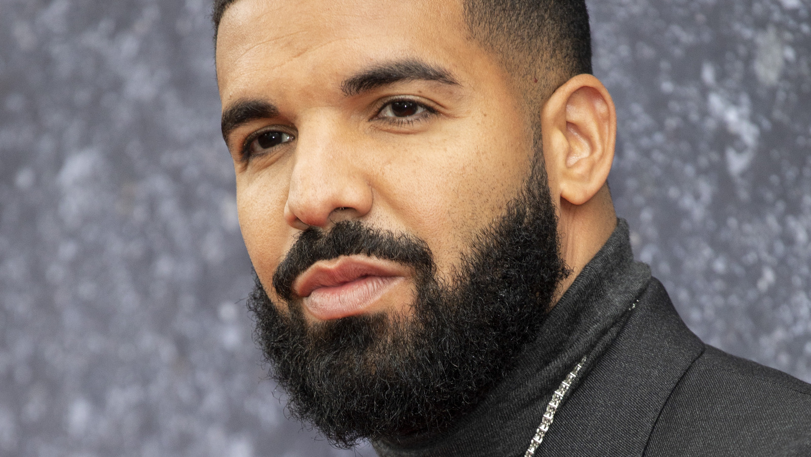 the-true-meaning-behind-no-friends-in-the-industry-by-drake