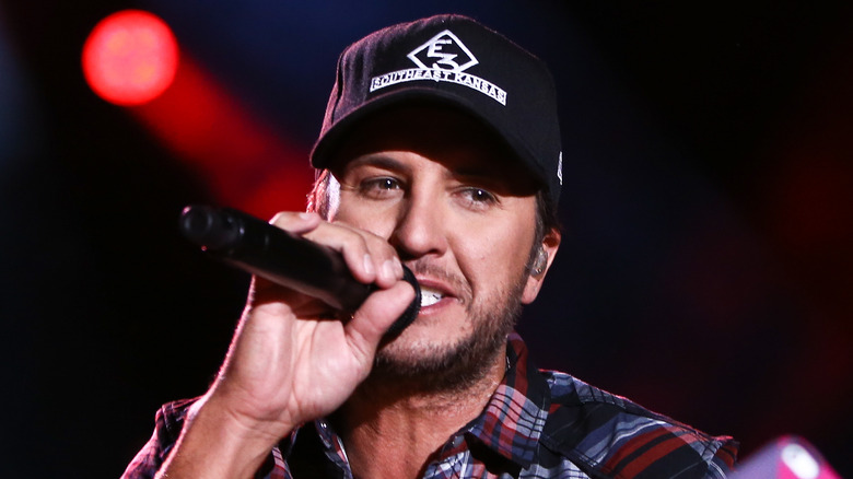 Luke Bryan performs in 2017