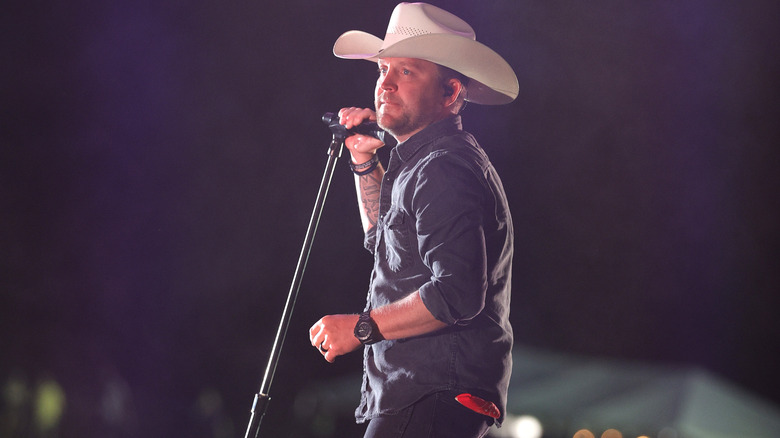 Justin Moore performing in 2021