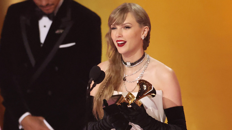 Taylor Swift holding a grammy