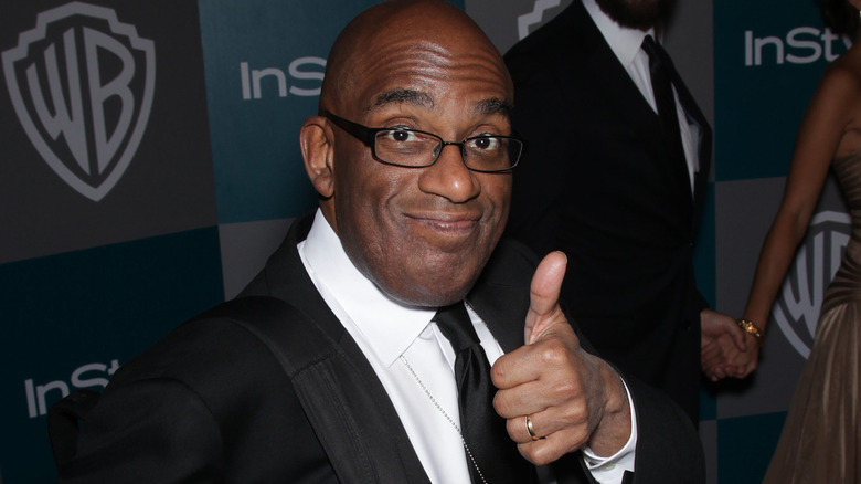 Al Roker gives a thumbs up