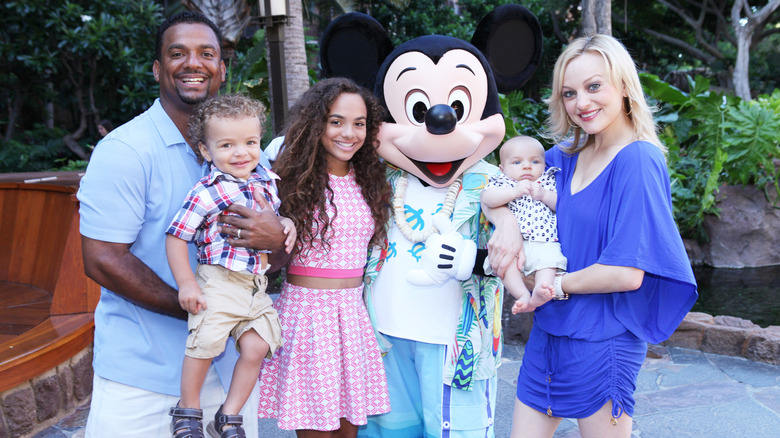 Alfonso RIbeiro and Angela Unkrich smile with their children