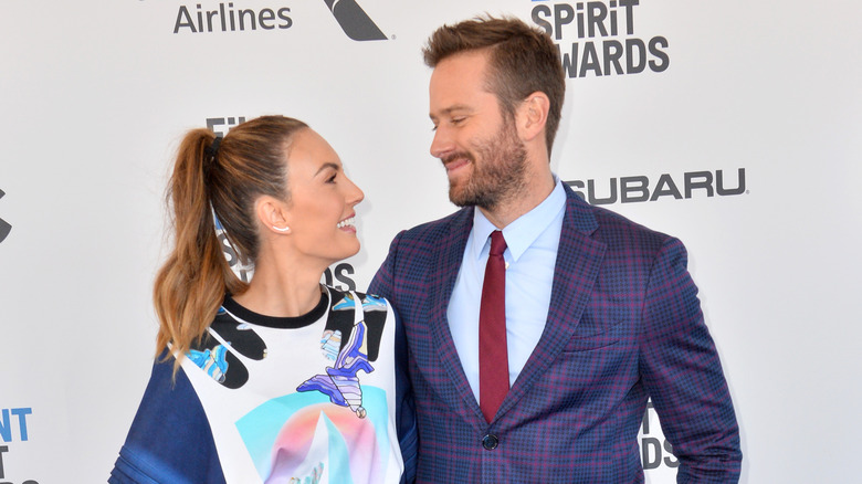 Elizabeth Chambers, Armie Hammer posing