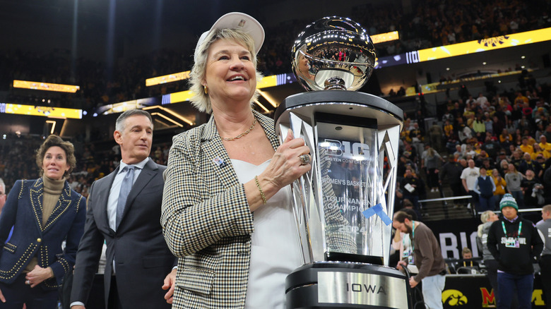 Lisa Bluder holding Big Ten Award 