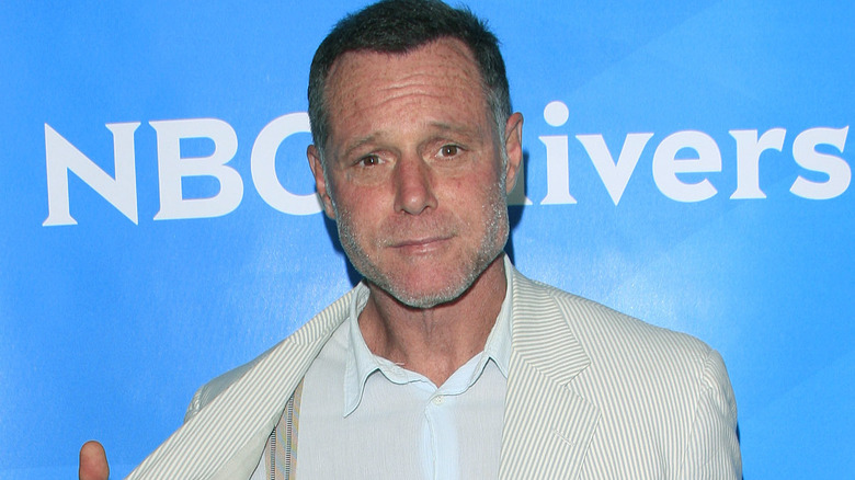 Jason Beghe posing