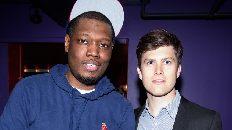 Michael Che and Colin Jost posing