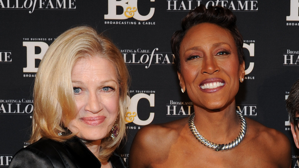 Diane Sawyer and Robin Roberts pose together 