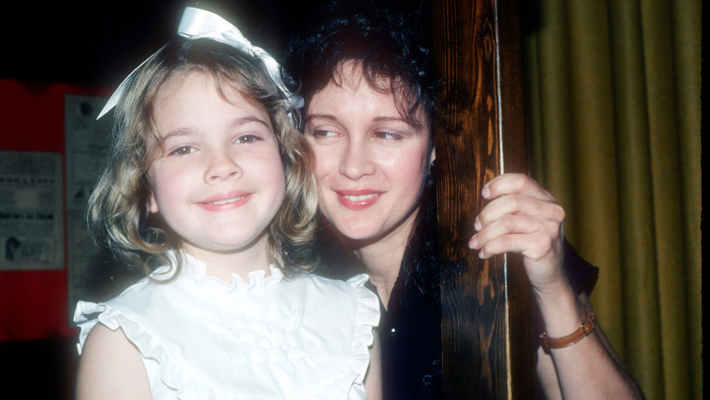 Drew Barrymore as a child posing with mom Jaid