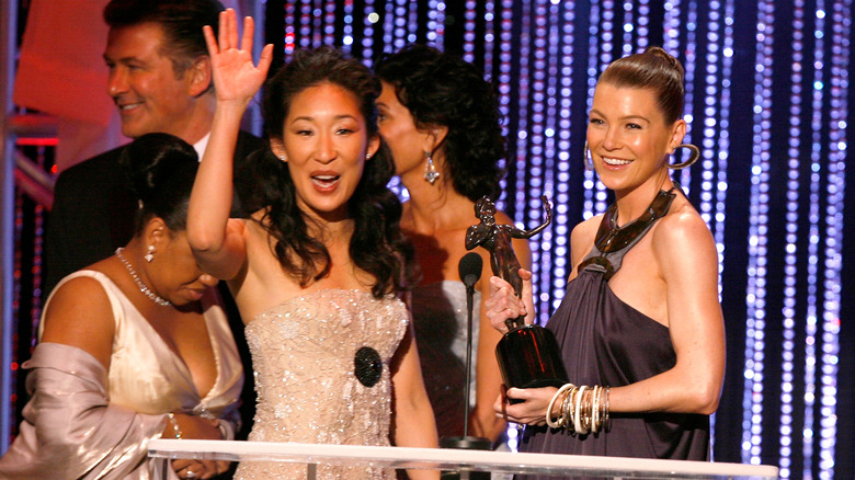 Sandra Oh and Ellen Pompeo smiling