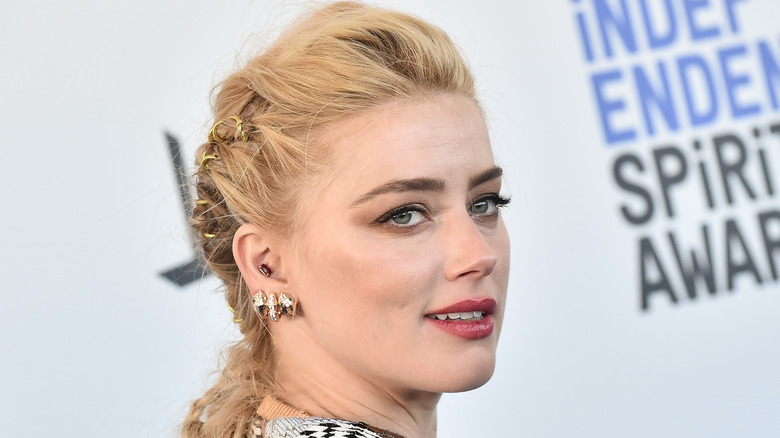 Amber Heard posing at 2020 event 