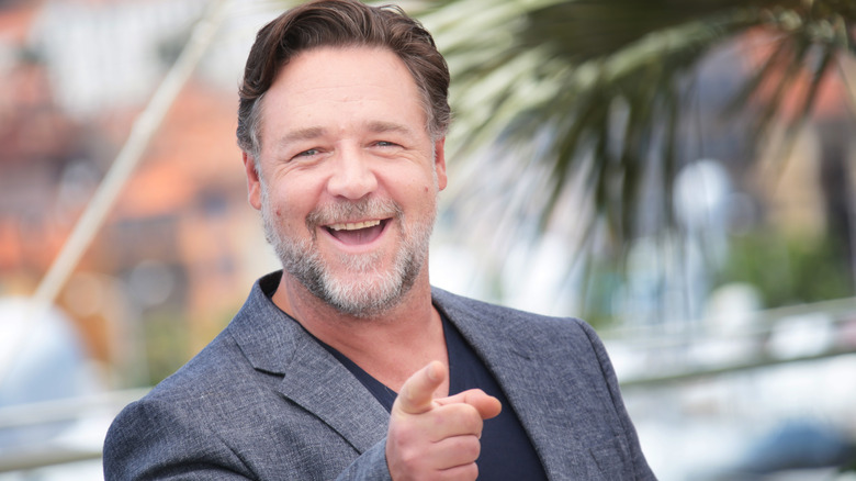 Russell Crowe pointing his finger at Cannes