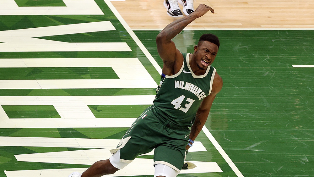 Thanasis Antetokounmp on the basketball court