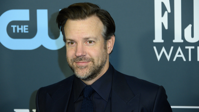 Jason Sudeikis suit beard