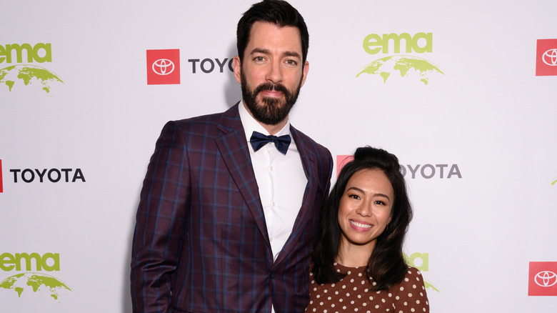 Drew Scott and Linda Phan posing