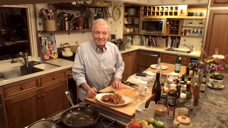 Jacques Pépin posing in 2020