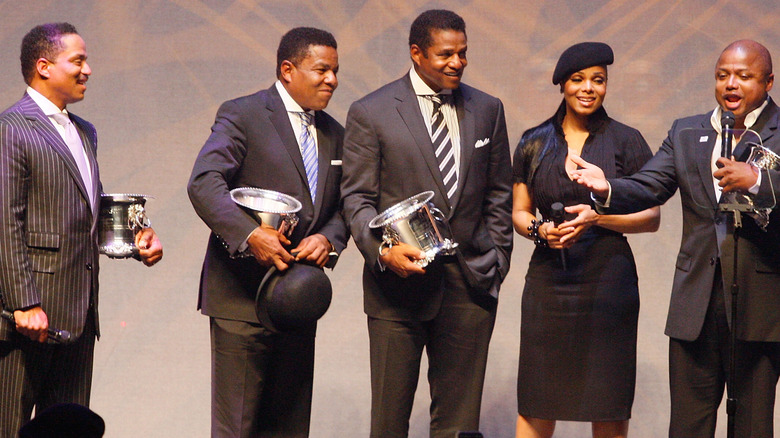 Janet Jackson with brothers on stage