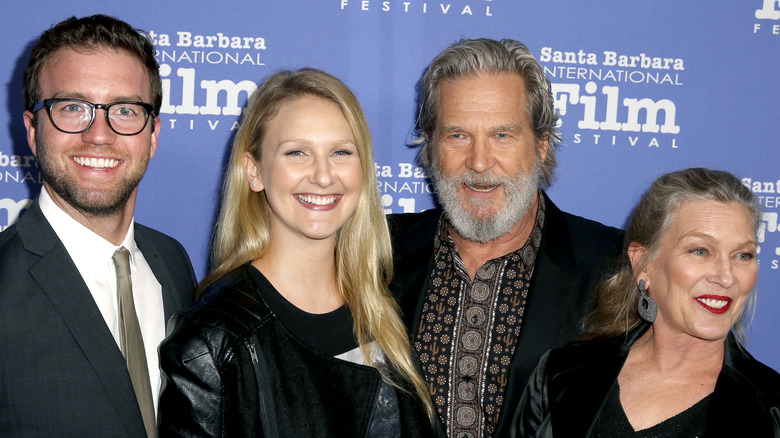 Justin Shane, Hayley Bridges, Jeff Bridges, and Susan Geston smiling