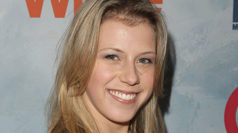 Jodie Sweetin smiling