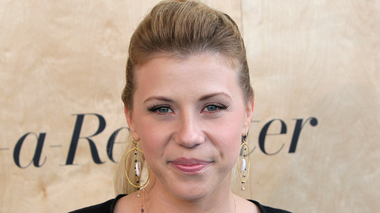 Jodie Sweetin looking at camera