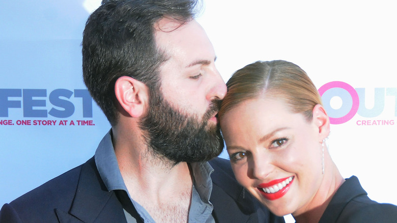 Josh Kelley, kissing Katherine Heigl's head