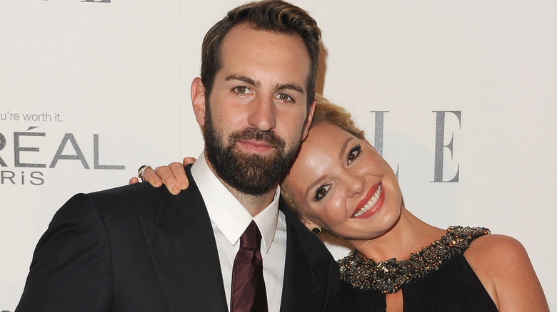 Josh Kelley, Katherine Heigl, cuddling