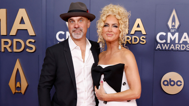 Kimberly and  Stephen Schlapman at the CMA Awards