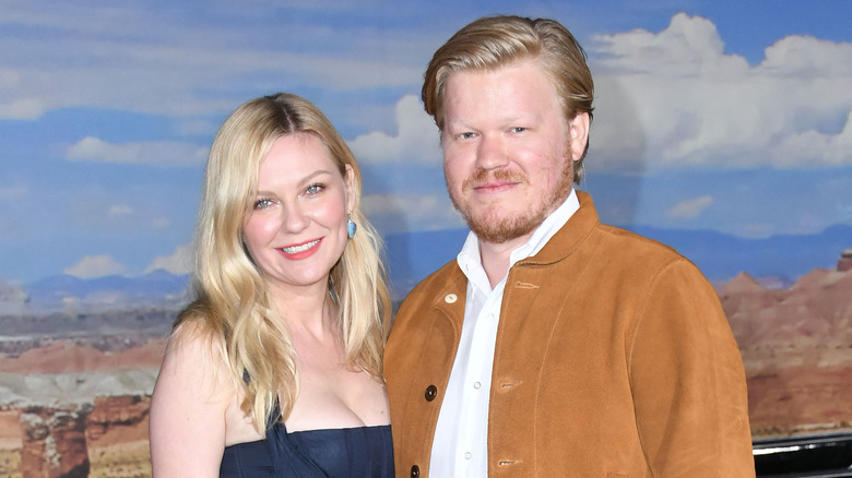 Kirsten Dunst Jesse Plemons pose