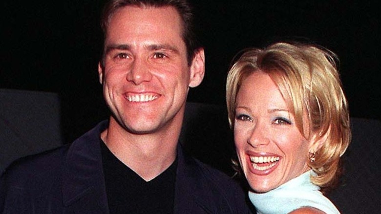 Lauren Holly, Jim Carrey, posing together