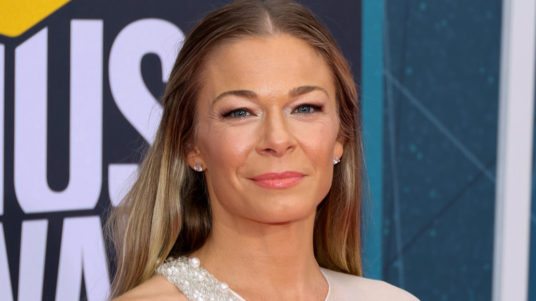 LeAnn Rimes posing