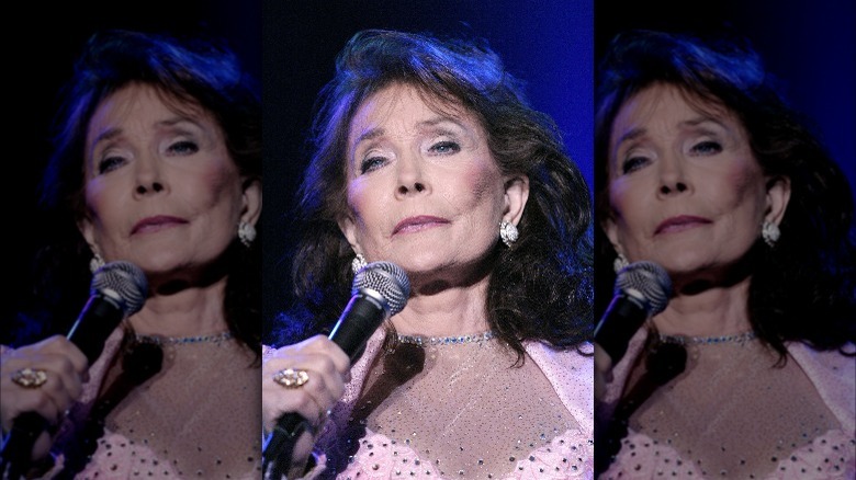 Loretta Lynn performing in Atlanta in 2007