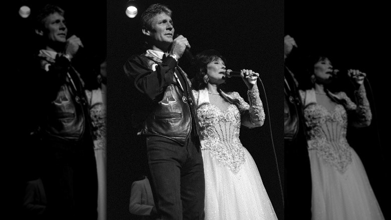 Ernest Ray and Loretta Lynn on stage