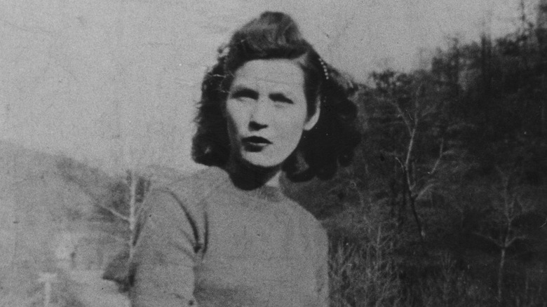 Loretta Lynn near her childhood home in 1950