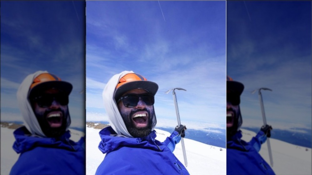 Max Djenohan snowboarding selfie