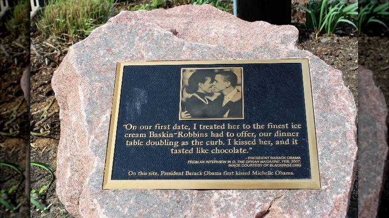 Plaque commemorating the Obamas' first date