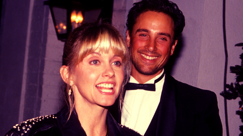  Olivia Newton-John and then-husband Matt Lattanzi leave restaurant 1991