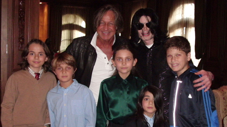 Michael Jackson and kids posing with the Hadid family