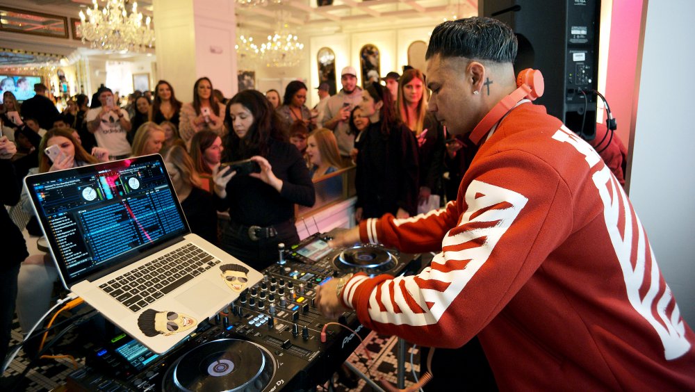 DJ Pauly D performing at the grand opening of Sugar Factory at Mall of America 