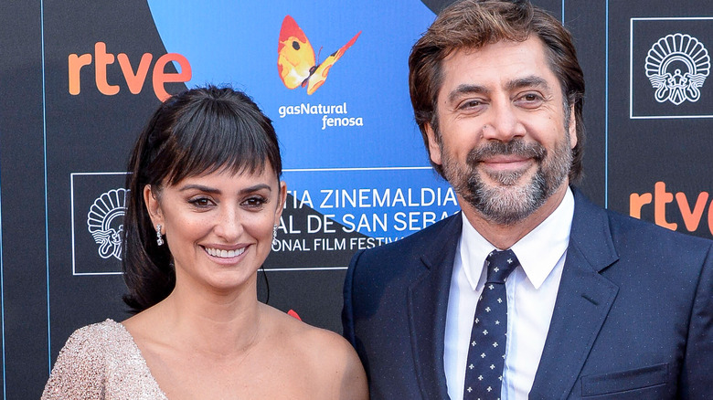 Penélope Cruz with ponytail, Javier Bardem with beard