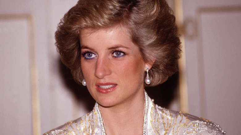 Princess Diana wearing pearls earrings. 