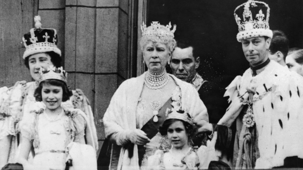 ing George VI, Queen Elizabeth, princesses Elizabeth and Margaret and Queen Mary in 1937