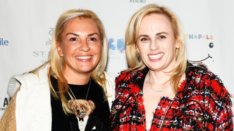 Ramona Agruma and Rebel Wilson smiling