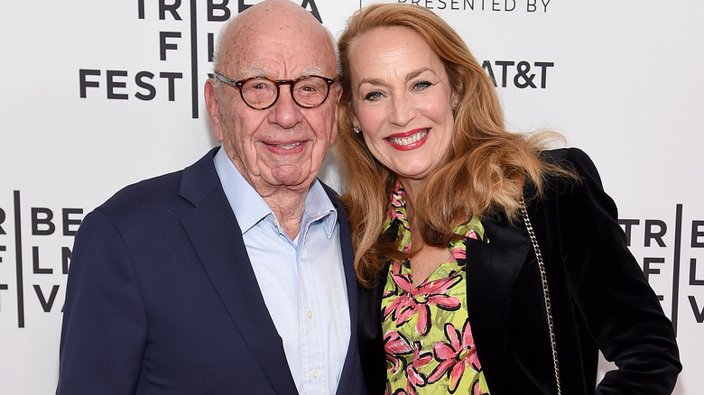 Rupert Murdoch and Jerry Hall posing together