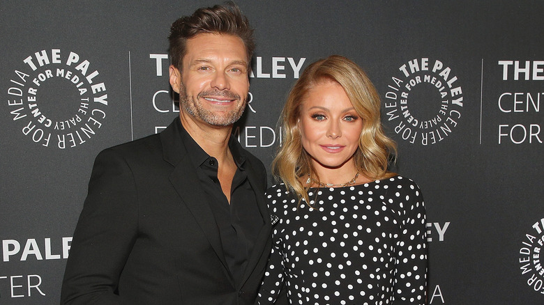 Ryan Seacrest and Kelly Ripa smiling