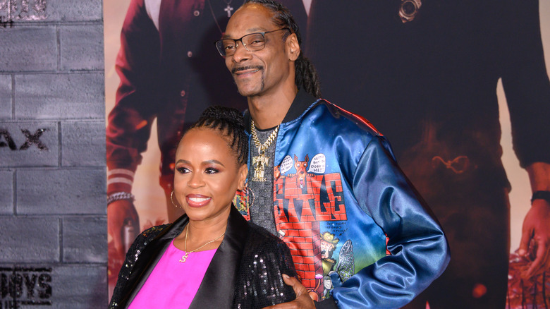 Snoop Dogg standing behind Shante Broadus