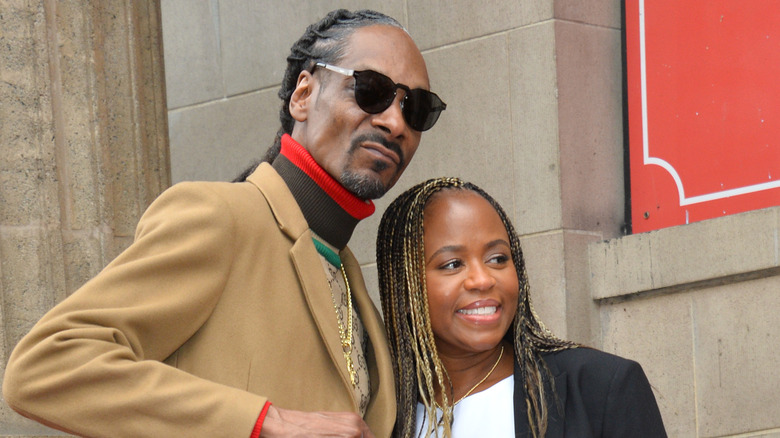 Snoop Dogg, Shante Broadus posing