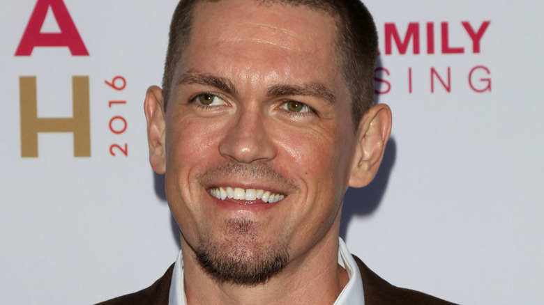 Steve Howey on the red carpet