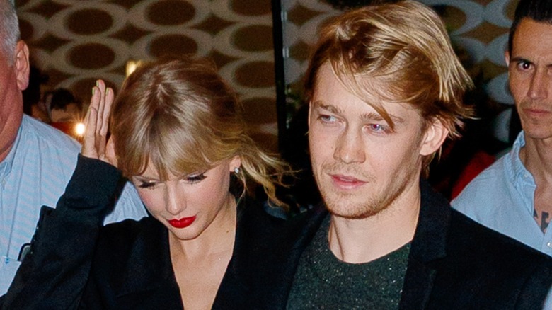 Taylor Swift walking with Joe Alwyn