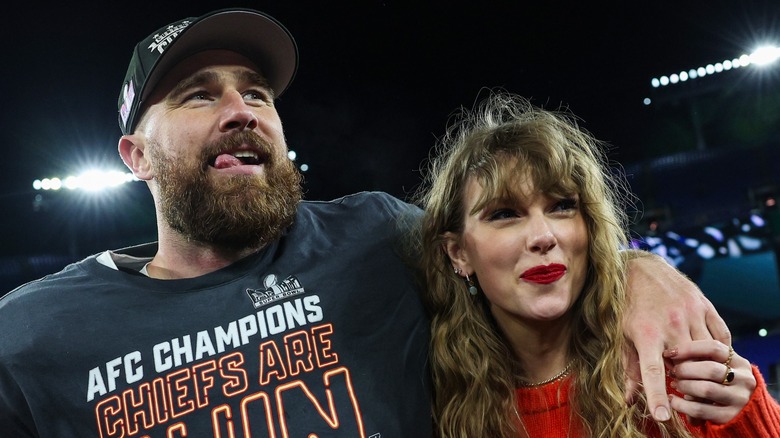 Travis Kelce and Taylor Swift smiling